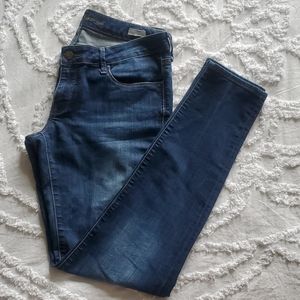 Super comfy Mavi skinny jeans